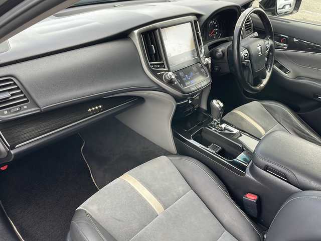 トヨタ クラウン ハイブリッド アスリートS Four J フロンティア 青森県 2016(平28)年 10万km プレシャスブラックパール 4WD/寒冷地仕様/純正SDナビ・フルセグTV/CD・DVD・Bluetooth・SD・USB・AUX/OPパノラミックビューモニター/ハーフレザーシート/前席パワーシート・シートヒーター/ステアリングヒーター/プリクラッシュセーフティ/レーンディパーチャーアラート/レーダークルーズコントロール/オートマチックハイビーム/OPクリアランスソナー/前後ドライブレコーダー/スマートキー一体式エンジンスターター/ワイパーデアイサー/ビルトインETC/LEDヘッドライト/LEDフォグランプ/社外車高調（RSR）/社外エアロ（M’z SPEED）/社外マフラー（M’z SPEED）/社外20インチアルミ（weds LEONIS）/スペアキー/保証書・取説書