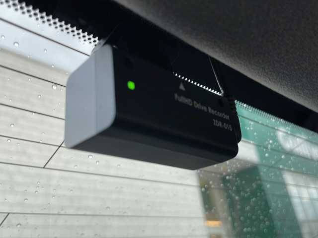 トヨタ クラウン ハイブリッド アスリートS Four J フロンティア 青森県 2016(平28)年 10万km プレシャスブラックパール 4WD/寒冷地仕様/純正SDナビ・フルセグTV/CD・DVD・Bluetooth・SD・USB・AUX/OPパノラミックビューモニター/ハーフレザーシート/前席パワーシート・シートヒーター/ステアリングヒーター/プリクラッシュセーフティ/レーンディパーチャーアラート/レーダークルーズコントロール/オートマチックハイビーム/OPクリアランスソナー/前後ドライブレコーダー/スマートキー一体式エンジンスターター/ワイパーデアイサー/ビルトインETC/LEDヘッドライト/LEDフォグランプ/社外車高調（RSR）/社外エアロ（M’z SPEED）/社外マフラー（M’z SPEED）/社外20インチアルミ（weds LEONIS）/スペアキー/保証書・取説書