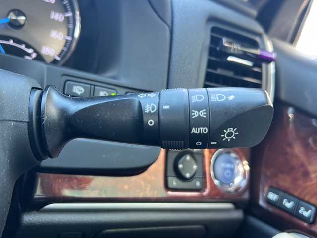 トヨタ クラウン マジェスタ Fバージョン 静岡県 2013(平25)年 10.5万km プレシャスシルバー レザーシート/純正メーカーオプションナビ/・CD/DVD/MSV/Bluetooth/フルセグTV/バックカメラ/オートマチックハイビーム/アダプティブクルーズコントロール/パワーシート/D＋N席シートヒーター/D＋N席エアシート/スマートキー/前後コーナーセンサー/純正18インチアルミホイール/純正前後ドライブレコーダー/ETC/純正LEDヘッドライト/フォグランプ/サイド＆カーテンエアバッグ