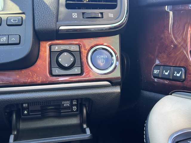 トヨタ クラウン マジェスタ Fバージョン 静岡県 2013(平25)年 10.5万km プレシャスシルバー レザーシート/純正メーカーオプションナビ/・CD/DVD/MSV/Bluetooth/フルセグTV/バックカメラ/オートマチックハイビーム/アダプティブクルーズコントロール/パワーシート/D＋N席シートヒーター/D＋N席エアシート/スマートキー/前後コーナーセンサー/純正18インチアルミホイール/純正前後ドライブレコーダー/ETC/純正LEDヘッドライト/フォグランプ/サイド＆カーテンエアバッグ