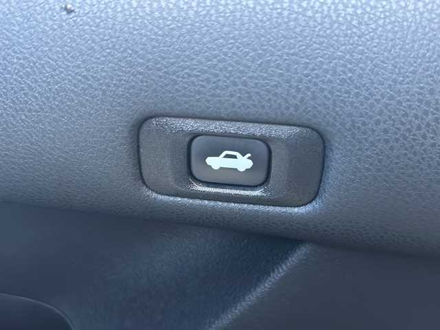 トヨタ クラウン マジェスタ Fバージョン 静岡県 2013(平25)年 10.5万km プレシャスシルバー レザーシート/純正メーカーオプションナビ/・CD/DVD/MSV/Bluetooth/フルセグTV/バックカメラ/オートマチックハイビーム/アダプティブクルーズコントロール/パワーシート/D＋N席シートヒーター/D＋N席エアシート/スマートキー/前後コーナーセンサー/純正18インチアルミホイール/純正前後ドライブレコーダー/ETC/純正LEDヘッドライト/フォグランプ/サイド＆カーテンエアバッグ