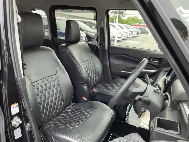 三菱 デリカＤ：２ ハイブリッドMZ 青森県 2023(令5)年 2万km スーパーブラックP 4WD/社外メモリーナビ(MDV-D709BT)/Bluetooth/CD/DVD/USB/バックカメラ/全方位カメラ/ドライブレコーダー/ヘッドアップディスプレイ/ETC/両側パワースライドドア/革シートカバー/ＬＥＤヘッドライト
