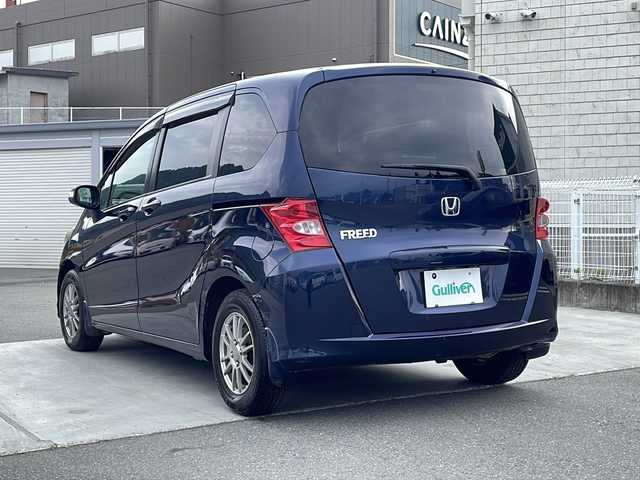 ホンダ フリード G ジャストセレクション 山梨県 2011(平23)年 2.6万km プレミアムナイトブルーパール 純正ナビ/バックカメラ/ＤＶＤ再生/Bluetooth再生/ワンセグテレビ/電動スライドドア/HIDヘッドライト/オートライト/オートエアコン/純正フロアマット/盗難防止装置/横滑り防止