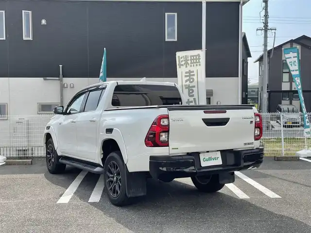 トヨタ ハイラックス Z GRスポーツ 三重県 2024(令6)年 0.8万km プラチナホワイトパールマイカ 登録時7300km/ワンオーナー/GR仕様ハーフレザーシート/荷台カバー（LADDERFRAME）/純正ナビ/（AM/FM/Bluetooth）/全方位カメラ/ETC2.0/ステアリングスイッチ/パドルシフト/レーダークルーズコントロール/オートライト/デジタルインナーミラー/アイドリングストップ/衝突軽減システム/レーンキープアシスト/コーナーセンサー/先行車発進お知らせ機能/純正フロアマット/プッシュスタート/スペアキー