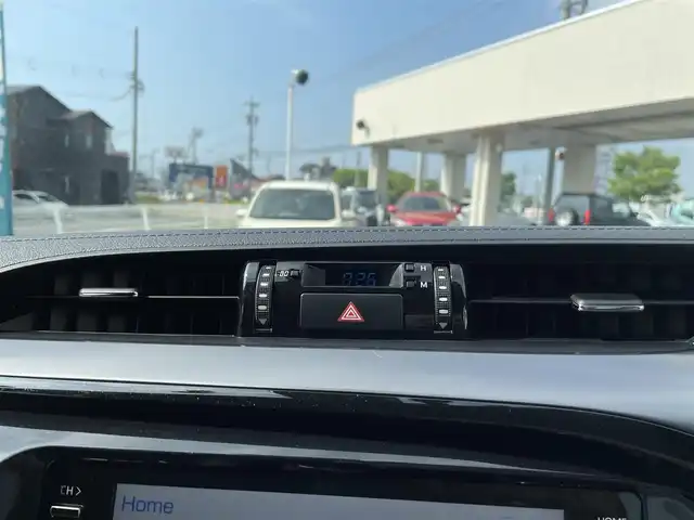 トヨタ ハイラックス Z GRスポーツ 三重県 2024(令6)年 0.8万km プラチナホワイトパールマイカ 登録時7300km/ワンオーナー/GR仕様ハーフレザーシート/荷台カバー（LADDERFRAME）/純正ナビ/（AM/FM/Bluetooth）/全方位カメラ/ETC2.0/ステアリングスイッチ/パドルシフト/レーダークルーズコントロール/オートライト/デジタルインナーミラー/アイドリングストップ/衝突軽減システム/レーンキープアシスト/コーナーセンサー/先行車発進お知らせ機能/純正フロアマット/プッシュスタート/スペアキー