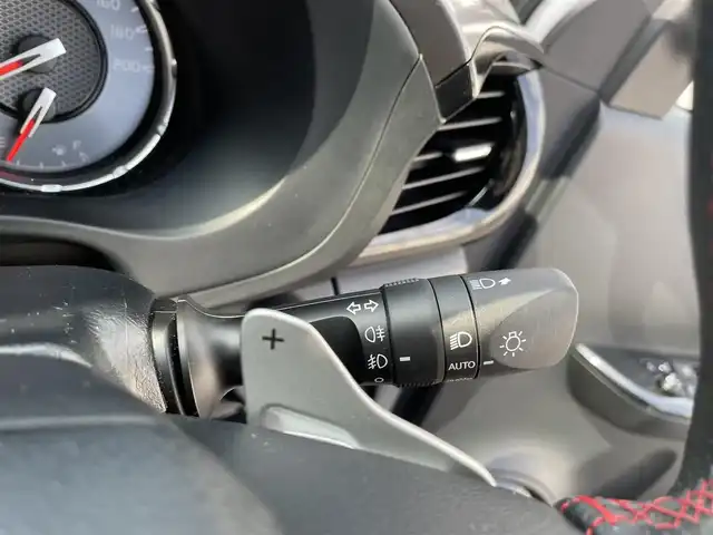 トヨタ ハイラックス Z GRスポーツ 三重県 2024(令6)年 0.8万km プラチナホワイトパールマイカ 登録時7300km/ワンオーナー/GR仕様ハーフレザーシート/荷台カバー（LADDERFRAME）/純正ナビ/（AM/FM/Bluetooth）/全方位カメラ/ETC2.0/ステアリングスイッチ/パドルシフト/レーダークルーズコントロール/オートライト/デジタルインナーミラー/アイドリングストップ/衝突軽減システム/レーンキープアシスト/コーナーセンサー/先行車発進お知らせ機能/純正フロアマット/プッシュスタート/スペアキー