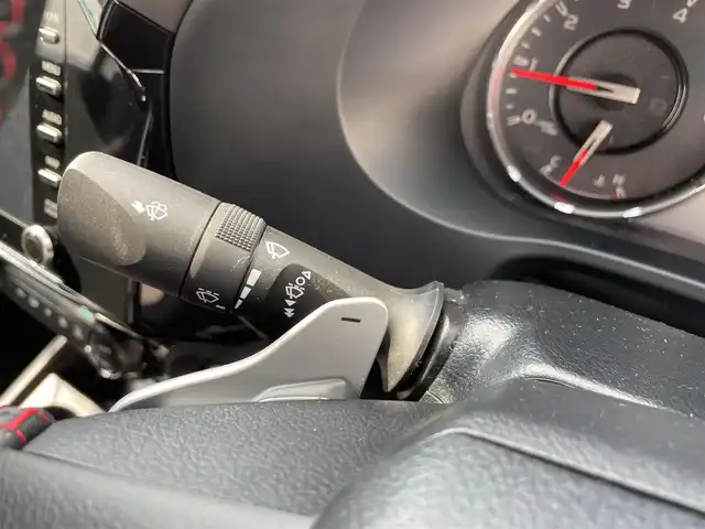 トヨタ ハイラックス Z GRスポーツ 三重県 2024(令6)年 0.8万km プラチナホワイトパールマイカ 登録時7300km/ワンオーナー/GR仕様ハーフレザーシート/荷台カバー（LADDERFRAME）/純正ナビ/（AM/FM/Bluetooth）/全方位カメラ/ETC2.0/ステアリングスイッチ/パドルシフト/レーダークルーズコントロール/オートライト/デジタルインナーミラー/アイドリングストップ/衝突軽減システム/レーンキープアシスト/コーナーセンサー/先行車発進お知らせ機能/純正フロアマット/プッシュスタート/スペアキー