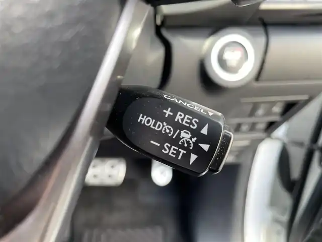 トヨタ ハイラックス Z GRスポーツ 三重県 2024(令6)年 0.8万km プラチナホワイトパールマイカ 登録時7300km/ワンオーナー/GR仕様ハーフレザーシート/荷台カバー（LADDERFRAME）/純正ナビ/（AM/FM/Bluetooth）/全方位カメラ/ETC2.0/ステアリングスイッチ/パドルシフト/レーダークルーズコントロール/オートライト/デジタルインナーミラー/アイドリングストップ/衝突軽減システム/レーンキープアシスト/コーナーセンサー/先行車発進お知らせ機能/純正フロアマット/プッシュスタート/スペアキー