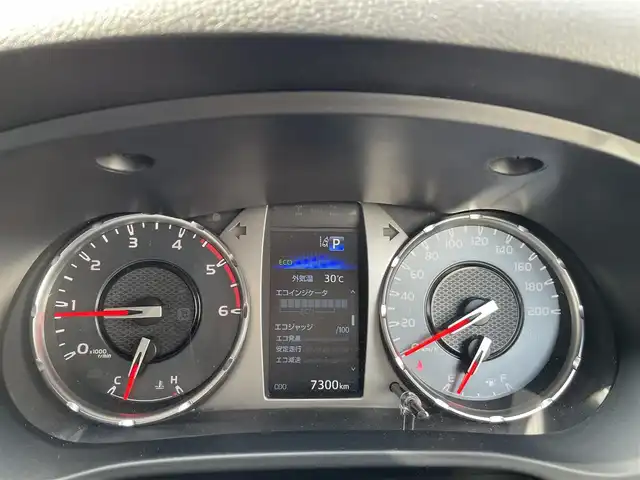 トヨタ ハイラックス Z GRスポーツ 三重県 2024(令6)年 0.8万km プラチナホワイトパールマイカ 登録時7300km/ワンオーナー/GR仕様ハーフレザーシート/荷台カバー（LADDERFRAME）/純正ナビ/（AM/FM/Bluetooth）/全方位カメラ/ETC2.0/ステアリングスイッチ/パドルシフト/レーダークルーズコントロール/オートライト/デジタルインナーミラー/アイドリングストップ/衝突軽減システム/レーンキープアシスト/コーナーセンサー/先行車発進お知らせ機能/純正フロアマット/プッシュスタート/スペアキー