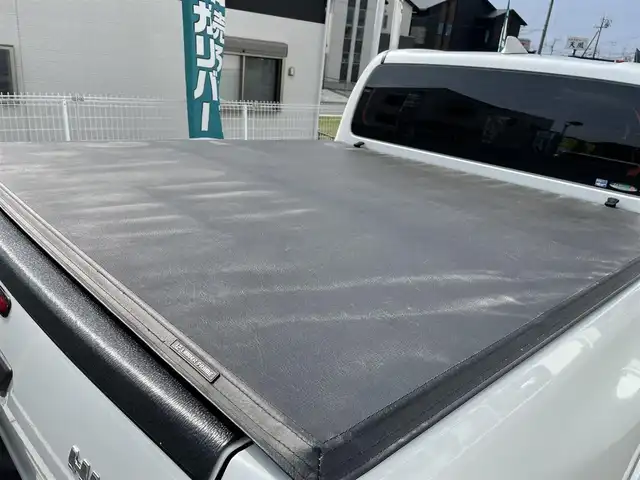 トヨタ ハイラックス Z GRスポーツ 三重県 2024(令6)年 0.8万km プラチナホワイトパールマイカ 登録時7300km/ワンオーナー/GR仕様ハーフレザーシート/荷台カバー（LADDERFRAME）/純正ナビ/（AM/FM/Bluetooth）/全方位カメラ/ETC2.0/ステアリングスイッチ/パドルシフト/レーダークルーズコントロール/オートライト/デジタルインナーミラー/アイドリングストップ/衝突軽減システム/レーンキープアシスト/コーナーセンサー/先行車発進お知らせ機能/純正フロアマット/プッシュスタート/スペアキー
