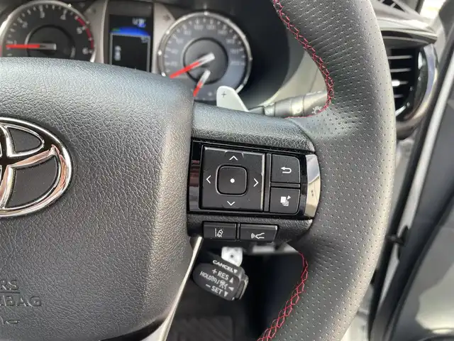 トヨタ ハイラックス Z GRスポーツ 三重県 2024(令6)年 0.8万km プラチナホワイトパールマイカ 登録時7300km/ワンオーナー/GR仕様ハーフレザーシート/荷台カバー（LADDERFRAME）/純正ナビ/（AM/FM/Bluetooth）/全方位カメラ/ETC2.0/ステアリングスイッチ/パドルシフト/レーダークルーズコントロール/オートライト/デジタルインナーミラー/アイドリングストップ/衝突軽減システム/レーンキープアシスト/コーナーセンサー/先行車発進お知らせ機能/純正フロアマット/プッシュスタート/スペアキー