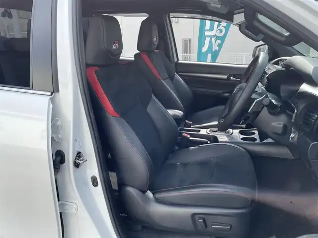 トヨタ ハイラックス Z GRスポーツ 三重県 2024(令6)年 0.8万km プラチナホワイトパールマイカ 登録時7300km/ワンオーナー/GR仕様ハーフレザーシート/荷台カバー（LADDERFRAME）/純正ナビ/（AM/FM/Bluetooth）/全方位カメラ/ETC2.0/ステアリングスイッチ/パドルシフト/レーダークルーズコントロール/オートライト/デジタルインナーミラー/アイドリングストップ/衝突軽減システム/レーンキープアシスト/コーナーセンサー/先行車発進お知らせ機能/純正フロアマット/プッシュスタート/スペアキー