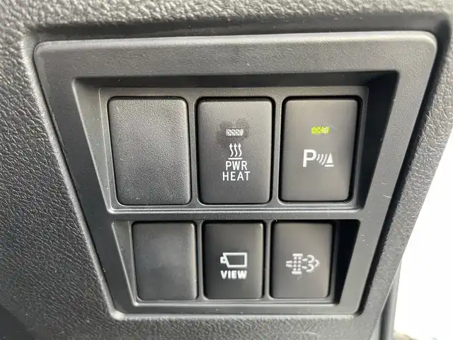トヨタ ハイラックス Z GRスポーツ 三重県 2024(令6)年 0.8万km プラチナホワイトパールマイカ 登録時7300km/ワンオーナー/GR仕様ハーフレザーシート/荷台カバー（LADDERFRAME）/純正ナビ/（AM/FM/Bluetooth）/全方位カメラ/ETC2.0/ステアリングスイッチ/パドルシフト/レーダークルーズコントロール/オートライト/デジタルインナーミラー/アイドリングストップ/衝突軽減システム/レーンキープアシスト/コーナーセンサー/先行車発進お知らせ機能/純正フロアマット/プッシュスタート/スペアキー