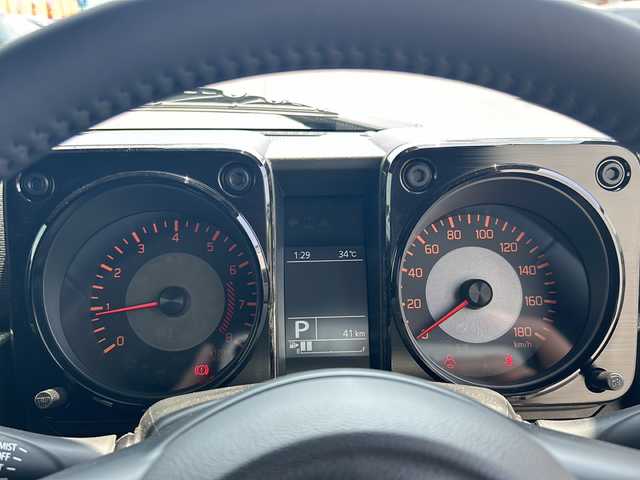 スズキ ジムニー ノマド FC 香川県 2025(令7)年 0.1万km未満 黒 登録時走行距離：41km/カラーコード：WB3　ブルーイッシュブラックパール4/保証書・取説付き/4WD/D/N席シートヒーター/クリアランスソナー/スマートキー×２/オートハイビーム/ＬＥＤヘッドライト/・ヘッドランプウォッシャー/フォグライト/電格ミラー/・ヒーテッドドアミラー/純正１５インチアルミホイール/スズキセーフティサポート/・アダプティブクルーズコントロール/・デュアルカメラブレーキサポート/・前後誤発進抑制機能/・後退時ブレーキサポート