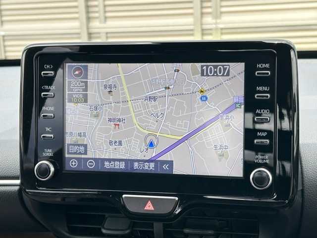 トヨタ ヤリスクロス 千葉県 2021(令3)年 2.2万km ブラックマイカ 純正ディスプレイオーディオ/フルセグテレビ/Bluetooth/USB接続/ビルトインETC/パノラミックビューモニター/レーダークルーズコントロール/運転席・助手席シートヒーター/運転席パワーシート/トヨタセーフティーセンス/ブラインドスポットモニター/プリクラッシュセーフティ/レーントレーシングアシスト/リアクロストラフィックアラート/パーキングサポートブレーキ/ロードサインアシスト/オートハイビーム/オートライト/LEDヘッドライト/電動格納ウインカーミラー/プッシュスタート/スマートキー/スペアキー×1/純正アルミホイール/純正フロアマット/保証書
