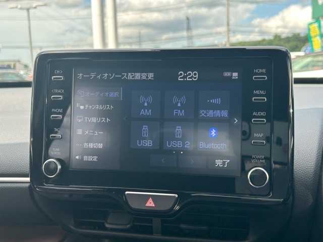 トヨタ ヤリスクロス 千葉県 2021(令3)年 2.2万km ブラックマイカ 純正ディスプレイオーディオ/フルセグテレビ/Bluetooth/USB接続/ビルトインETC/パノラミックビューモニター/レーダークルーズコントロール/運転席・助手席シートヒーター/運転席パワーシート/トヨタセーフティーセンス/ブラインドスポットモニター/プリクラッシュセーフティ/レーントレーシングアシスト/リアクロストラフィックアラート/パーキングサポートブレーキ/ロードサインアシスト/オートハイビーム/オートライト/LEDヘッドライト/電動格納ウインカーミラー/プッシュスタート/スマートキー/スペアキー×1/純正アルミホイール/純正フロアマット/保証書