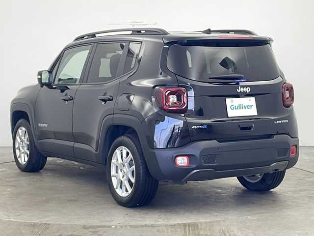 クライスラー・ジープ ジープ レネゲード リミテッド 4xe 秋田県 2024(令6)年 0.6万km ブラック ４WD/ワンオーナー　/純正ナビ　/バックカメラ　/ＥＴＣ2.0　/レザーシート　/前席シートヒーター　/ＬＥＤヘッドライト　/クルーズコントロール　/プッシュスタート　/スマートキー　/スペアキー有り　/運転席パワーシート　/純正ＡＷ/オートエアコン /横滑り防止装置/オートライト/ステアリングスイッチ/ライトレベライザー /電格ミラー/ヒーテッドステアリング/ウィンカーミラー /ヒルディセントコントロール