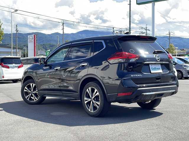 日産 エクストレイル 20X 長野県 2017(平29)年 8.2万km ダイヤモンドブラック 社外９インチナビ【MM517D-L】/（ＣＤ／ＤＶＤ／ＢＤ／フルセグＴＶ／ＢＴ）/バックカメラ/ビルトインＥＴＣ/全席シートヒーター/アイドリングストップ/電動リアゲート/革巻きステアリング/ステアリングスイッチ/4WDモードスイッチ/LEDヘッドライト/フォグランプ/オートライト/スマートキー/Pスタート/電動格納ミラー/純正フロアマット/純正18インチAW/スタッドレス積み込み