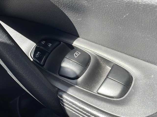 日産 エクストレイル 20X 長野県 2017(平29)年 8.2万km ダイヤモンドブラック 社外９インチナビ【MM517D-L】/（ＣＤ／ＤＶＤ／ＢＤ／フルセグＴＶ／ＢＴ）/バックカメラ/ビルトインＥＴＣ/全席シートヒーター/アイドリングストップ/電動リアゲート/革巻きステアリング/ステアリングスイッチ/4WDモードスイッチ/LEDヘッドライト/フォグランプ/オートライト/スマートキー/Pスタート/電動格納ミラー/純正フロアマット/純正18インチAW/スタッドレス積み込み