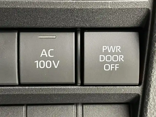 トヨタ ヴォクシー ハイブリッド S－Z 福島県 2024(令6)年 0.7万km アティチュードブラックマイカ トヨタチームメイト/トヨタセーフティーセンス　/・車線逸脱警報/・PCS/・プロアクティブドライビングアシスト/・先行車発進告知/・誤発信抑制機能/・FCTA/・ACC/純正ディスプレイオーディオ　/【AM/FM/DVD/CD/Bluetooth/フルセグ/HDMI】/全方位カメラ　/ハーフレザー　/・シートヒーター/ＥＴＣ２．０　/両側パワースライドドア/電子パーキング　/・ブレーキホールド　/革巻きステアリング　/・ステアリングスイッチ/・チルトステアリング/LEDライト/・オートライト/・ヘッドライトレベライザー/プッシュスタート/・スマートキー/AC100V/純正フロアマット/・ドアバイザー