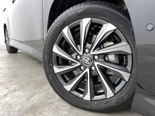 トヨタ ヴォクシー ハイブリッド S－Z 福島県 2024(令6)年 0.7万km アティチュードブラックマイカ トヨタチームメイト/トヨタセーフティーセンス　/・車線逸脱警報/・PCS/・プロアクティブドライビングアシスト/・先行車発進告知/・誤発信抑制機能/・FCTA/・ACC/純正ディスプレイオーディオ　/【AM/FM/DVD/CD/Bluetooth/フルセグ/HDMI】/全方位カメラ　/ハーフレザー　/・シートヒーター/ＥＴＣ２．０　/両側パワースライドドア/電子パーキング　/・ブレーキホールド　/革巻きステアリング　/・ステアリングスイッチ/・チルトステアリング/LEDライト/・オートライト/・ヘッドライトレベライザー/プッシュスタート/・スマートキー/AC100V/純正フロアマット/・ドアバイザー