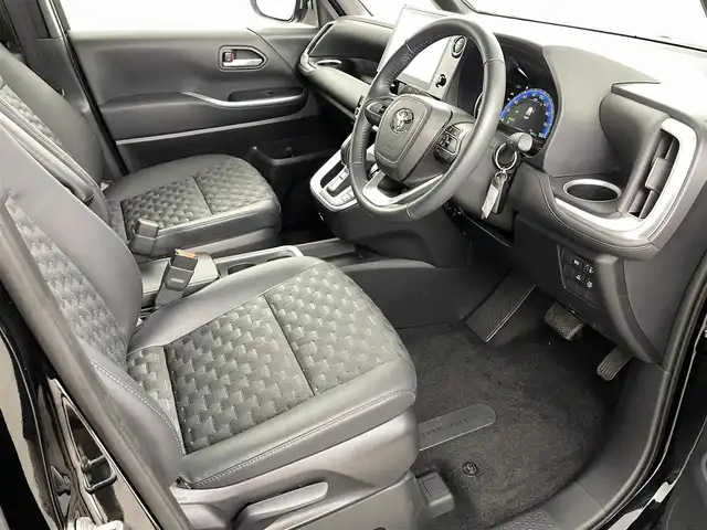 トヨタ ヴォクシー ハイブリッド S－Z 福島県 2024(令6)年 0.7万km アティチュードブラックマイカ トヨタチームメイト/トヨタセーフティーセンス　/・車線逸脱警報/・PCS/・プロアクティブドライビングアシスト/・先行車発進告知/・誤発信抑制機能/・FCTA/・ACC/純正ディスプレイオーディオ　/【AM/FM/DVD/CD/Bluetooth/フルセグ/HDMI】/全方位カメラ　/ハーフレザー　/・シートヒーター/ＥＴＣ２．０　/両側パワースライドドア/電子パーキング　/・ブレーキホールド　/革巻きステアリング　/・ステアリングスイッチ/・チルトステアリング/LEDライト/・オートライト/・ヘッドライトレベライザー/プッシュスタート/・スマートキー/AC100V/純正フロアマット/・ドアバイザー