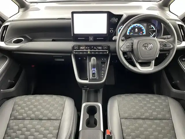 トヨタ ヴォクシー ハイブリッド S－Z 福島県 2024(令6)年 0.7万km アティチュードブラックマイカ トヨタチームメイト/トヨタセーフティーセンス　/・車線逸脱警報/・PCS/・プロアクティブドライビングアシスト/・先行車発進告知/・誤発信抑制機能/・FCTA/・ACC/純正ディスプレイオーディオ　/【AM/FM/DVD/CD/Bluetooth/フルセグ/HDMI】/全方位カメラ　/ハーフレザー　/・シートヒーター/ＥＴＣ２．０　/両側パワースライドドア/電子パーキング　/・ブレーキホールド　/革巻きステアリング　/・ステアリングスイッチ/・チルトステアリング/LEDライト/・オートライト/・ヘッドライトレベライザー/プッシュスタート/・スマートキー/AC100V/純正フロアマット/・ドアバイザー