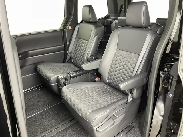 トヨタ ヴォクシー ハイブリッド S－Z 福島県 2024(令6)年 0.7万km アティチュードブラックマイカ トヨタチームメイト/トヨタセーフティーセンス　/・車線逸脱警報/・PCS/・プロアクティブドライビングアシスト/・先行車発進告知/・誤発信抑制機能/・FCTA/・ACC/純正ディスプレイオーディオ　/【AM/FM/DVD/CD/Bluetooth/フルセグ/HDMI】/全方位カメラ　/ハーフレザー　/・シートヒーター/ＥＴＣ２．０　/両側パワースライドドア/電子パーキング　/・ブレーキホールド　/革巻きステアリング　/・ステアリングスイッチ/・チルトステアリング/LEDライト/・オートライト/・ヘッドライトレベライザー/プッシュスタート/・スマートキー/AC100V/純正フロアマット/・ドアバイザー