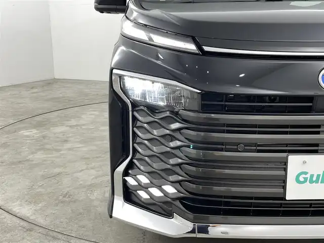 トヨタ ヴォクシー ハイブリッド S－Z 福島県 2024(令6)年 0.7万km アティチュードブラックマイカ トヨタチームメイト/トヨタセーフティーセンス　/・車線逸脱警報/・PCS/・プロアクティブドライビングアシスト/・先行車発進告知/・誤発信抑制機能/・FCTA/・ACC/純正ディスプレイオーディオ　/【AM/FM/DVD/CD/Bluetooth/フルセグ/HDMI】/全方位カメラ　/ハーフレザー　/・シートヒーター/ＥＴＣ２．０　/両側パワースライドドア/電子パーキング　/・ブレーキホールド　/革巻きステアリング　/・ステアリングスイッチ/・チルトステアリング/LEDライト/・オートライト/・ヘッドライトレベライザー/プッシュスタート/・スマートキー/AC100V/純正フロアマット/・ドアバイザー