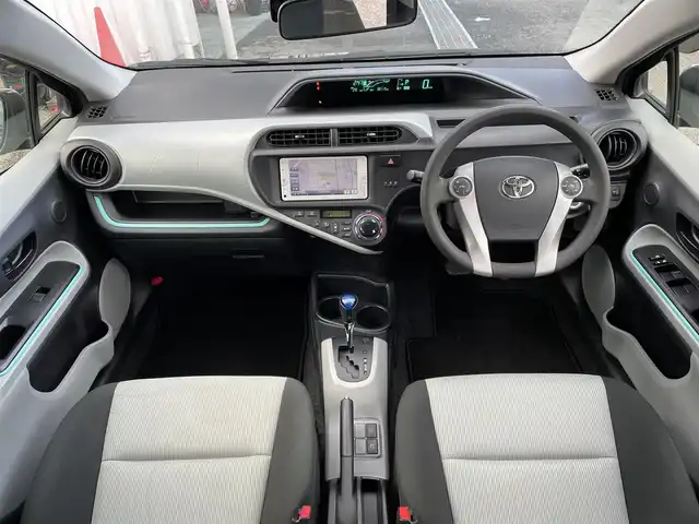 トヨタ アクア S 東京都 2013(平25)年 3.9万km ブラックマイカ 純正ナビ/TV/Bluetooth接続/ドライブレコーダー/車両接近通報装置/ＥＣＯモード/EVモード/ステアリングスイッチ/スマートキー/エンジンスタートストップスイッチ/純正フロアマット/純正アルミ