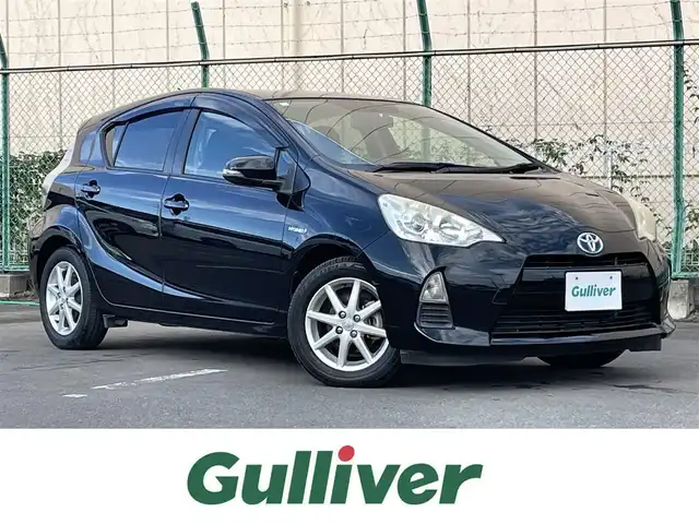 トヨタ アクア S 東京都 2013(平25)年 3.9万km ブラックマイカ 純正ナビ/TV/Bluetooth接続/ドライブレコーダー/車両接近通報装置/ＥＣＯモード/EVモード/ステアリングスイッチ/スマートキー/エンジンスタートストップスイッチ/純正フロアマット/純正アルミ