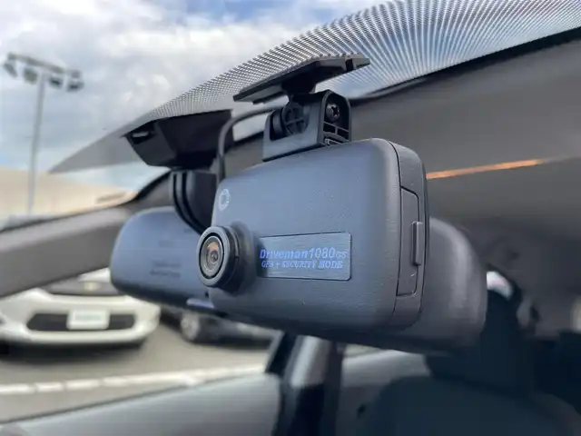 トヨタ アクア S 東京都 2013(平25)年 3.9万km ブラックマイカ 純正ナビ/TV/Bluetooth接続/ドライブレコーダー/車両接近通報装置/ＥＣＯモード/EVモード/ステアリングスイッチ/スマートキー/エンジンスタートストップスイッチ/純正フロアマット/純正アルミ