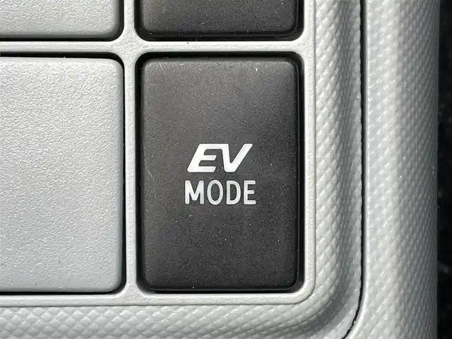 トヨタ アクア S 東京都 2013(平25)年 3.9万km ブラックマイカ 純正ナビ/TV/Bluetooth接続/ドライブレコーダー/車両接近通報装置/ＥＣＯモード/EVモード/ステアリングスイッチ/スマートキー/エンジンスタートストップスイッチ/純正フロアマット/純正アルミ