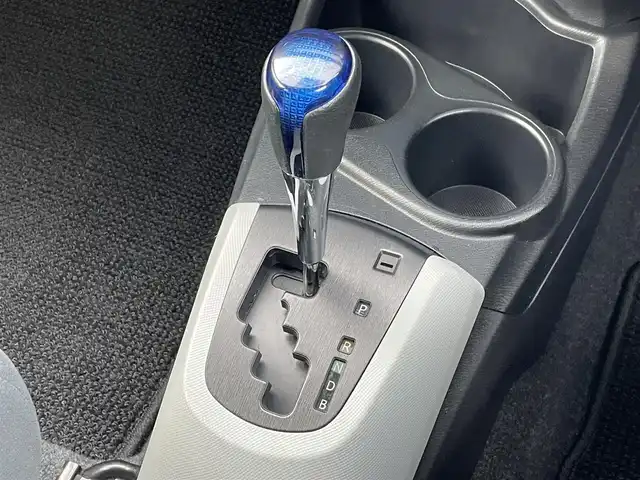 トヨタ アクア S 東京都 2013(平25)年 3.9万km ブラックマイカ 純正ナビ/TV/Bluetooth接続/ドライブレコーダー/車両接近通報装置/ＥＣＯモード/EVモード/ステアリングスイッチ/スマートキー/エンジンスタートストップスイッチ/純正フロアマット/純正アルミ