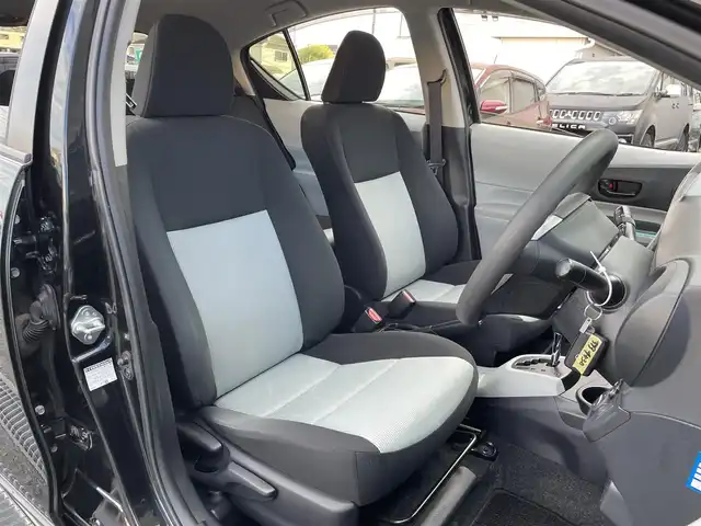 トヨタ アクア S 東京都 2013(平25)年 3.9万km ブラックマイカ 純正ナビ/TV/Bluetooth接続/ドライブレコーダー/車両接近通報装置/ＥＣＯモード/EVモード/ステアリングスイッチ/スマートキー/エンジンスタートストップスイッチ/純正フロアマット/純正アルミ