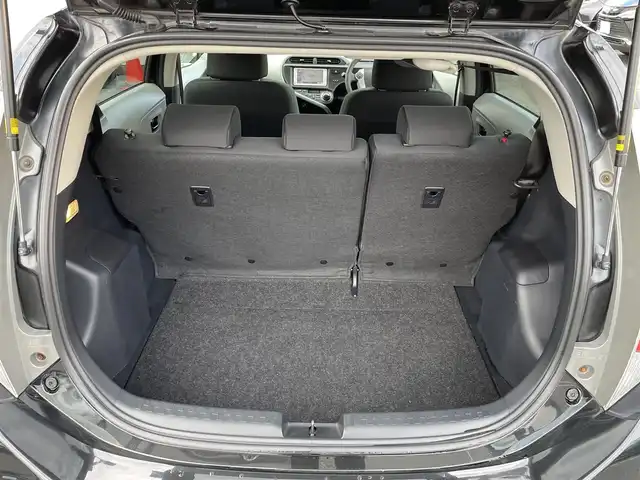 トヨタ アクア S 東京都 2013(平25)年 3.9万km ブラックマイカ 純正ナビ/TV/Bluetooth接続/ドライブレコーダー/車両接近通報装置/ＥＣＯモード/EVモード/ステアリングスイッチ/スマートキー/エンジンスタートストップスイッチ/純正フロアマット/純正アルミ