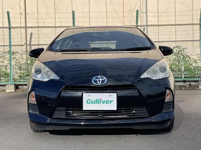 トヨタ アクア S 東京都 2013(平25)年 3.9万km ブラックマイカ 純正ナビ/TV/Bluetooth接続/ドライブレコーダー/車両接近通報装置/ＥＣＯモード/EVモード/ステアリングスイッチ/スマートキー/エンジンスタートストップスイッチ/純正フロアマット/純正アルミ