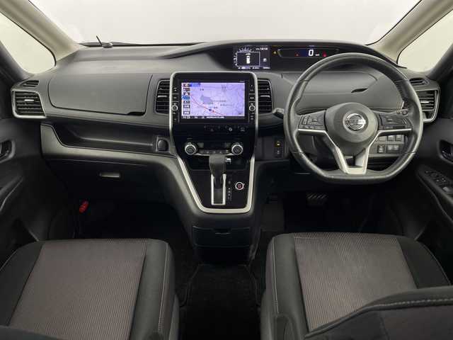 日産 セレナ ハイウェイスター Vセレクション 埼玉県 2018(平30)年 8.6万km ダイヤモンドブラック フリップダウンモニター　/純正ナビ　/全方位カメラ　/両側パワースライドドア　/ビルトインＥＴＣ　/コーナーセンサー　/衝突軽減ブレーキ　/クルーズコントロール　/横滑り防止措置　/駐車支援　/アイドリングストップ/革巻きハンドル/純正フロアマット