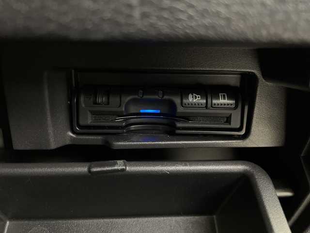 日産 セレナ ハイウェイスター Vセレクション 埼玉県 2018(平30)年 8.6万km ダイヤモンドブラック フリップダウンモニター　/純正ナビ　/全方位カメラ　/両側パワースライドドア　/ビルトインＥＴＣ　/コーナーセンサー　/衝突軽減ブレーキ　/クルーズコントロール　/横滑り防止措置　/駐車支援　/アイドリングストップ/革巻きハンドル/純正フロアマット