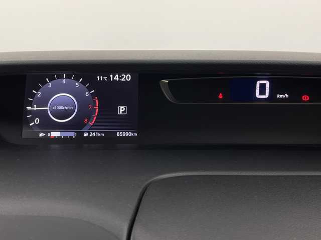 日産 セレナ ハイウェイスター Vセレクション 埼玉県 2018(平30)年 8.6万km ダイヤモンドブラック フリップダウンモニター　/純正ナビ　/全方位カメラ　/両側パワースライドドア　/ビルトインＥＴＣ　/コーナーセンサー　/衝突軽減ブレーキ　/クルーズコントロール　/横滑り防止措置　/駐車支援　/アイドリングストップ/革巻きハンドル/純正フロアマット