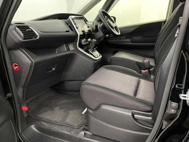 日産 セレナ ハイウェイスター Vセレクション 埼玉県 2018(平30)年 8.6万km ダイヤモンドブラック フリップダウンモニター　/純正ナビ　/全方位カメラ　/両側パワースライドドア　/ビルトインＥＴＣ　/コーナーセンサー　/衝突軽減ブレーキ　/クルーズコントロール　/横滑り防止措置　/駐車支援　/アイドリングストップ/革巻きハンドル/純正フロアマット