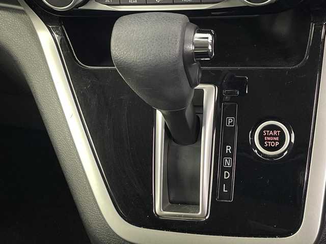 日産 セレナ ハイウェイスター Vセレクション 埼玉県 2018(平30)年 8.6万km ダイヤモンドブラック フリップダウンモニター　/純正ナビ　/全方位カメラ　/両側パワースライドドア　/ビルトインＥＴＣ　/コーナーセンサー　/衝突軽減ブレーキ　/クルーズコントロール　/横滑り防止措置　/駐車支援　/アイドリングストップ/革巻きハンドル/純正フロアマット