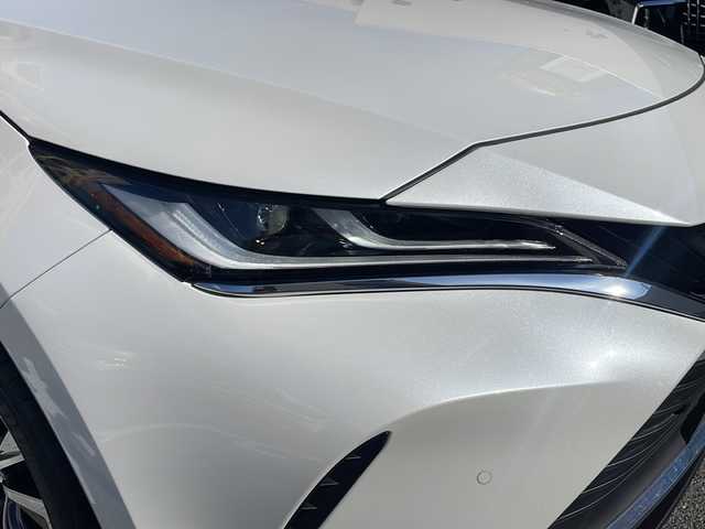 トヨタ ハリアー G 広島県 2024(令6)年 0.7万km プラチナホワイトパールマイカ /登録時走行距離/　　　　　　　6852キロ/純正ナビ/バックカメラ/地デジ/ハーフレザーシート/PCS/パワーバックドア/スペアキー×１/ビルトインETC/新車時整備手帳/　　【保証書】/取扱説明書/