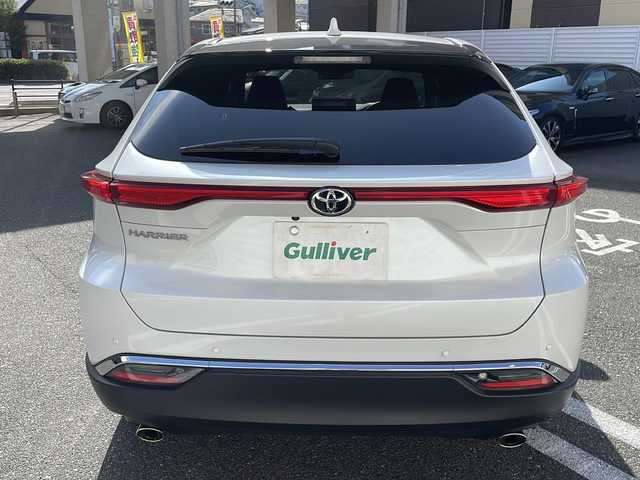 トヨタ ハリアー G 広島県 2024(令6)年 0.7万km プラチナホワイトパールマイカ /登録時走行距離/　　　　　　　6852キロ/純正ナビ/バックカメラ/地デジ/ハーフレザーシート/PCS/パワーバックドア/スペアキー×１/ビルトインETC/新車時整備手帳/　　【保証書】/取扱説明書/