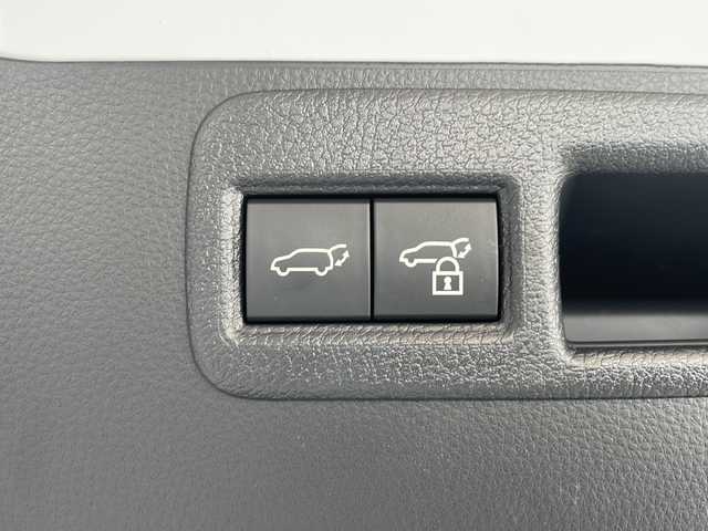 トヨタ ハリアー G 広島県 2024(令6)年 0.7万km プラチナホワイトパールマイカ /登録時走行距離/　　　　　　　6852キロ/純正ナビ/バックカメラ/地デジ/ハーフレザーシート/PCS/パワーバックドア/スペアキー×１/ビルトインETC/新車時整備手帳/　　【保証書】/取扱説明書/