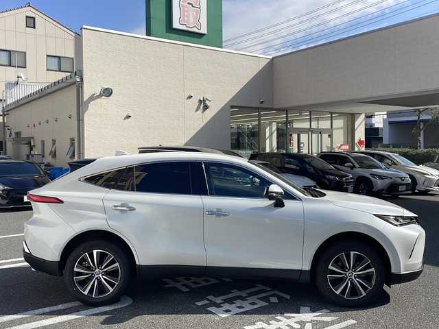 トヨタ ハリアー G 広島県 2024(令6)年 0.7万km プラチナホワイトパールマイカ /登録時走行距離/　　　　　　　6852キロ/純正ナビ/バックカメラ/地デジ/ハーフレザーシート/PCS/パワーバックドア/スペアキー×１/ビルトインETC/新車時整備手帳/　　【保証書】/取扱説明書/