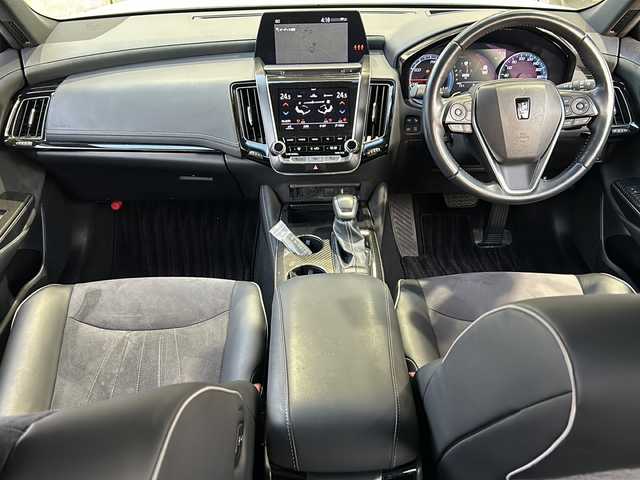 トヨタ クラウン ハイブリッド RS アドバンス 静岡県 2019(平31)年 4.6万km ホワイトパールクリスタルシャイン 純正ナビ/(FM/AM/CD/DVD/フルセグ/Bluetooth)/オートマチックハイビーム/レーンキープアシスト/レーダークルーズコントロール/パーキングアシスト/ドライブレコーダー/ETC/ハンドルヒーター/前席シートヒーター/パワーシート/電動格納ミラー/ブレーキホールド/ステアリングスイッチ/オートライト/LEDヘッドライト/フルオートエアコン/プッシュスタート/スマートキー/純正フロアマット