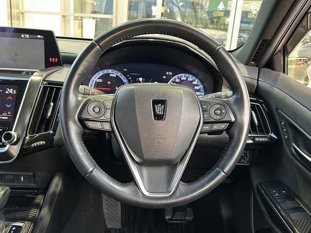 トヨタ クラウン ハイブリッド RS アドバンス 静岡県 2019(平31)年 4.6万km ホワイトパールクリスタルシャイン 純正ナビ/(FM/AM/CD/DVD/フルセグ/Bluetooth)/オートマチックハイビーム/レーンキープアシスト/レーダークルーズコントロール/パーキングアシスト/ドライブレコーダー/ETC/ハンドルヒーター/前席シートヒーター/パワーシート/電動格納ミラー/ブレーキホールド/ステアリングスイッチ/オートライト/LEDヘッドライト/フルオートエアコン/プッシュスタート/スマートキー/純正フロアマット