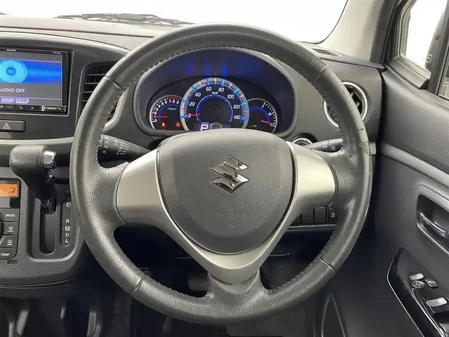スズキ ワゴンＲ スティングレー X 熊本県 2013(平25)年 5.4万km パールホワイト 禁煙車/社外ナビAVN-Z02i/CD/DVD/DTV/Bluetooth/バックカメラ/ETC/アイドリングストップ/オートエアコン/オートライト/HIDライト/純正フロアマット/純正アルミホイール/ドアバイザー/スマートキー/プッシュスタート /スペアキー1本