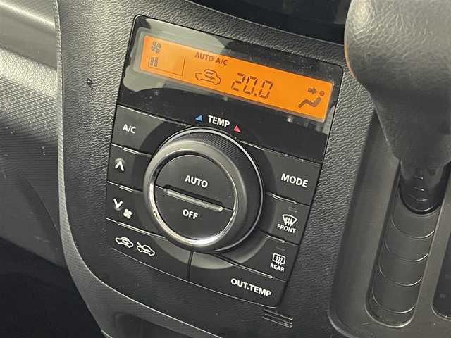 スズキ ソリオ S DJE 埼玉県 2014(平26)年 1.9万km アーバンブラウンパールメタリック 社外ナビ　衝突被害軽減ブレーキ　両側パワースライドドア　ＨＩＤ　クルーズコントロール　ビルトインＥＴＣ　オートライト　スマートキー　純正アルミホイール　純正マット　Ｂｌｕｅｔｏｏｔｈ　ＤＶＤ再生　ＴＶ